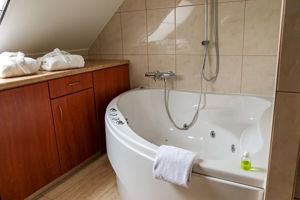 Hotel Wilgenhof Маасейк Экстерьер фото